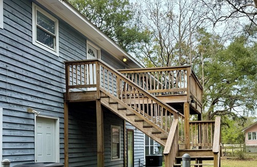 Mount Pleasant House | Pet Friendly Fenced 3 BR 2 bath House 5 mlles to IOP beach Shipyard Park 8 miles