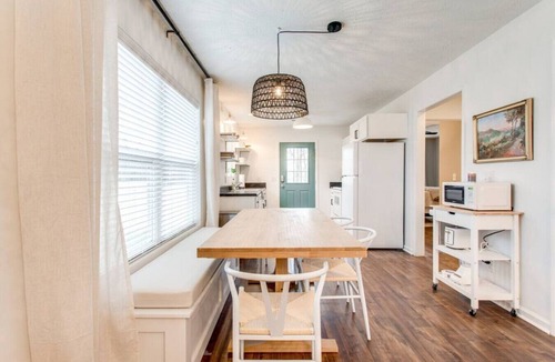 Spring Hill House | Pet Friendly |Fully Fenced Yard|Shops/Food Nearby