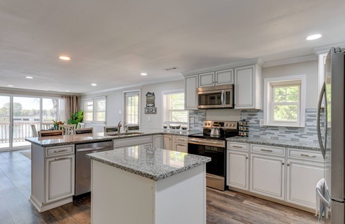 Southmont Cottage | Pet-friendly Lexington Vacation Rental on Lake!