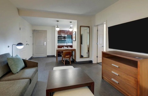 Mount Pleasant Hotel | Pet-Friendly Suite w/Free Bfast– Enjoy Mount Pleasant Adventures Nearby
