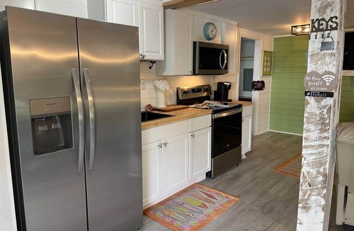 Windy Hill Villa | Pet-Friendly 2BR/2 min Walk to Beach/Pool+Hot Tub/Golf Cart option