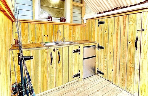 Crescent Beach Cottage | Pets ❤️ Welcome Renovated Modern Rustic Beach Cottage Dwnstrs with 🌊 Ocean View