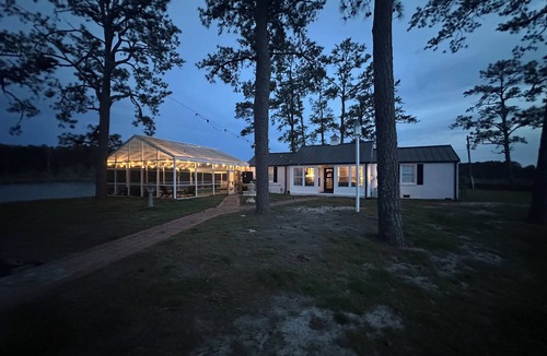 Hayes House | Pine Cove on the Severn - 13-acre Private Retreat with Pool