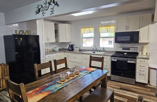Buena Vista House | Pleasant Vistas and Convenience
