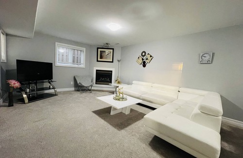 Leamington House | Point Peele Haven Retreat