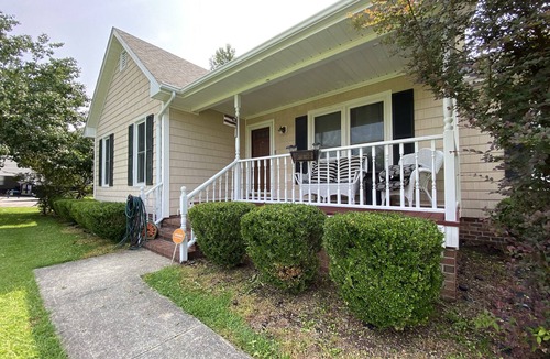 Westgate House | POOL! 4 beds, near Camp Lejeune, in Golf Course community, near Beaches sleeps 8