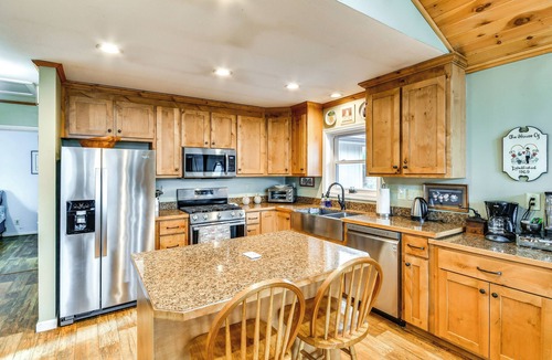 Newland House | Pool & Golf Club! Riverfront Retreat in Newland