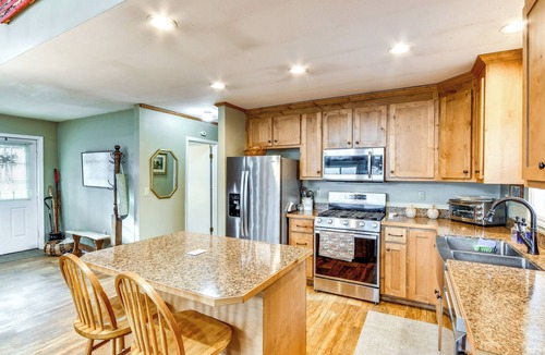 Newland House | Pool & Golf Club! Riverfront Retreat in Newland