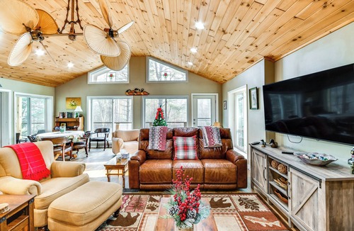 Newland Cottage | Pool & Golf Club! Riverfront Retreat in Newland
