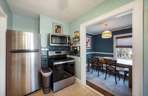 Lynchburg House | POOL + HOT TUB | Quaint Cottage in heart of LYH