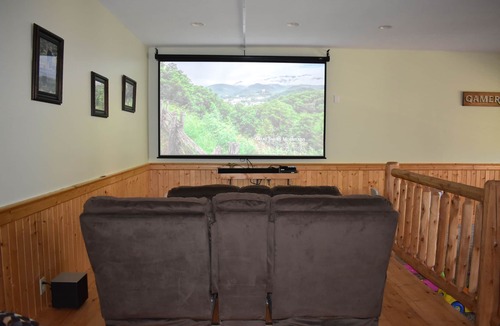 Pigeon Forge Cabin | Pool in back! -2x King Suites -120in Projection -Pool Table -HotTub -Easy Access