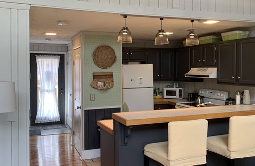 Salem Villa | Poolside at Lake Keowee golf,hike,waterfalls,zip-lining,parks,comfy 2bed 1bath