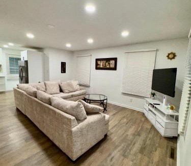 Gastonia House | Premium Executive 4BR 4BA Home, Sleeps 9 Guests, Gastonia NC, 5 min to CaroMont