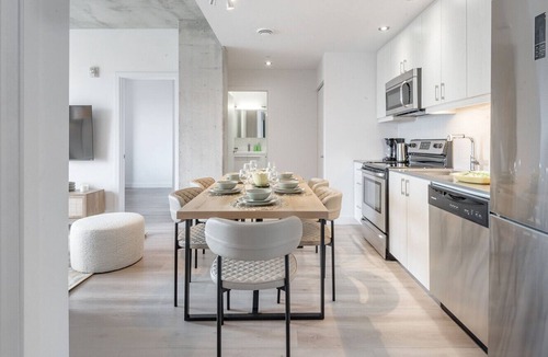 Cite Multimedia Apartment | Prime Old Port Stay | Gym and Parking