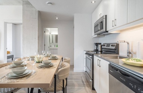 Cite Multimedia Apartment | Prime Old Port Stay | Gym and Parking