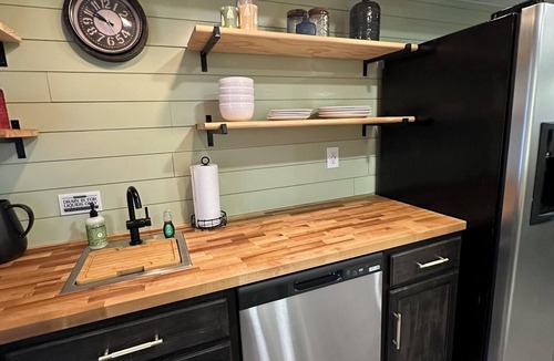 Knoxville Apartment | Private 2‑bed/2‑bath Basement Suite near Downtown & Smokies