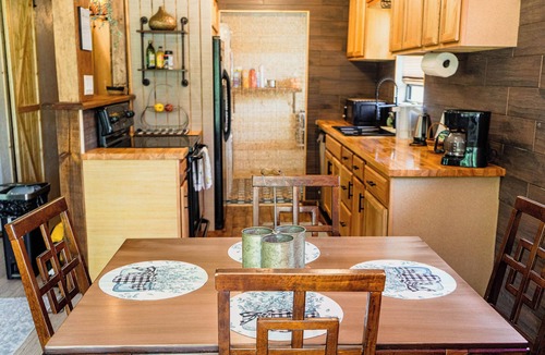 Spruce Pine Cabin | Private 3 Bed Lodge, Hot Tub, 1 mile from Blue Ridge Highway, Giant Jenga