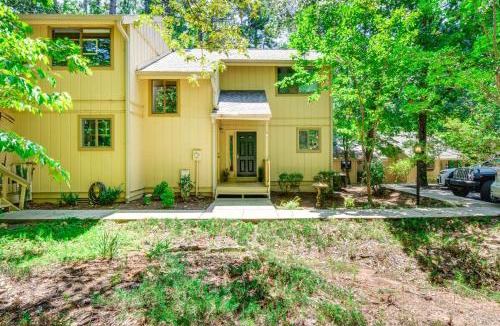 Salem House | Private Balcony: Lake Keowee Home w/Pool Access