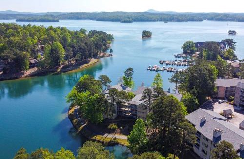 Salem House | Private Balcony: Lake Keowee Home w/Pool Access