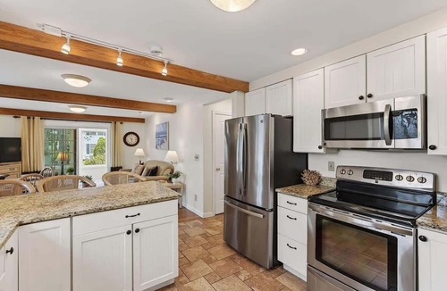 Ocean Park Apartment | Private Coastal 5 BD Home - Heart of Ocean Park