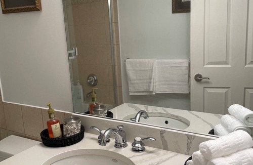 Fraserview House | Private, Cozy 2 Bedrooms in Basement Suite