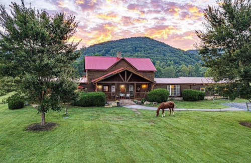 Sevierville Cabin | Private farm retreat w/amazing views, pool Hottub