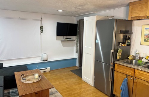 Burnaby House | Private Getaway in South Burnaby, with parking and near transit to Vancouver