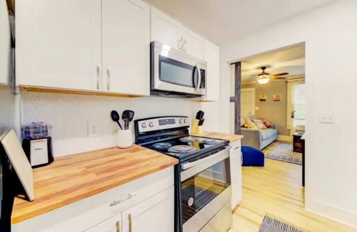 Columbia House | Private Getaway in the Heart of Columbia!