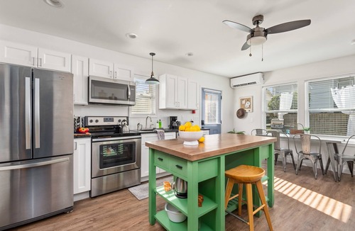 Greenwood House | Private Guest House with Fenced Yard in Walkable East Nashville