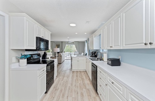 Surfside Beach House | Private Heated Pool, Hot Tub, 1-min Walk to Beach, Pet Friendly, King Bed
