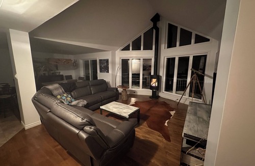 Saint-Maxime-du-Mont-Louis House | Private House with a breathtaking cliffside view of the Saint Laurence river.