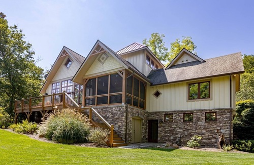 Ingles Cabin | Private, Luxurious, Lakefront Home 4BS12