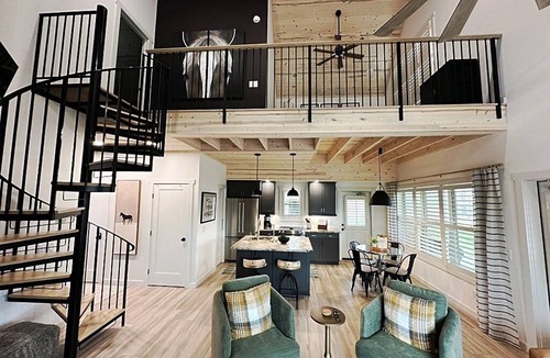 Gainesville Cottage | Private Luxury Farm Cottage on 60 acres + Sauna