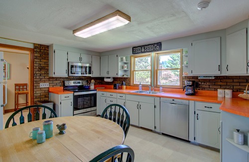 Butler House | Private, Mtn View, .5 from Lake, near Ski Resorts, Kayaks, Pets, Boat Launch