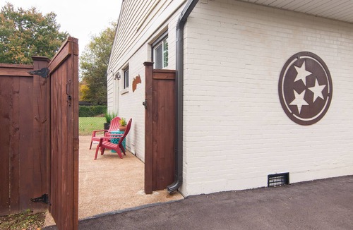 Merry Oaks House | Private Music City Suite, Private Entry, minutes from downtown!