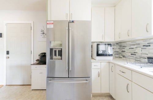 Oakdale House | Private Oasis w Big Yard, Garden, & Firepit! 10 min to Uptown, Golf & Airport! Pets OK +15% Off!
