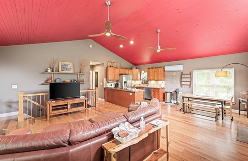 Lovingston House | Private Pool Opens April 1 - All Year Hot Tub