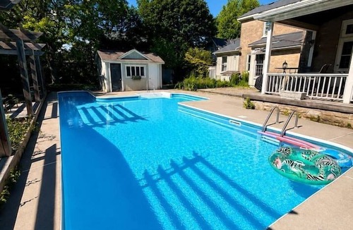 Cobourg House | Private Pool Retreat | 6BR 3.5 BA | BBQ & Firepit