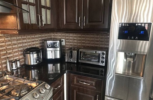 Hurontario House | Private Room Near SQ 1 Self Check-in 2 min to Transit