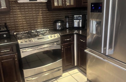 Hurontario House | Private Room Near SQ 1 Self Check-in 2 min to Transit