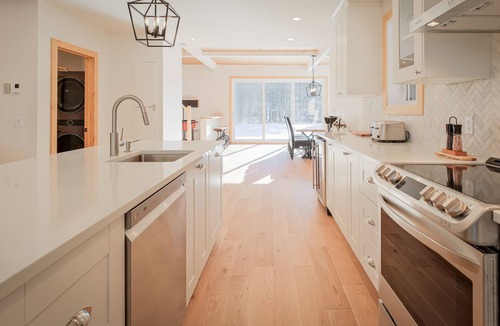 La Conception Ski Chalet | Promo St-Jean ! Farmhouse 6b+3Bath Spa+Train Nord Trail near Mont-Tremblant !