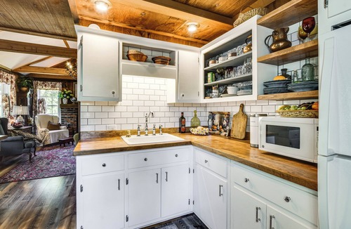 Warsaw House | Quaint Couple's Cottage in Warsaw Countryside