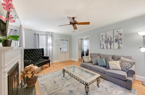 Goldsboro House | Quaint Goldsboro Home w/Screened-In Porch!