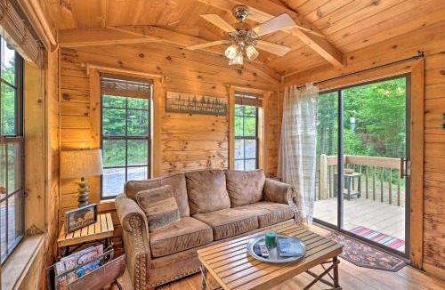Warrensville House | Quaint Log Cabin w/Views Near West Jefferson