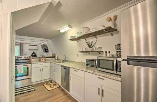 Tignall House | Quaint Tignall Cabin w/Deck & Private Dock!