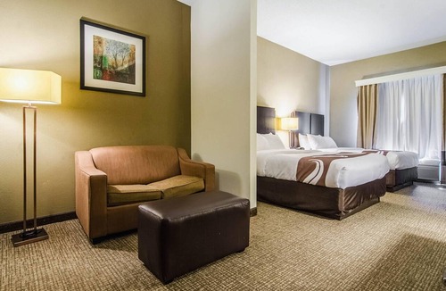 Graham Hotel | Quality Suites Graham - Burlington South