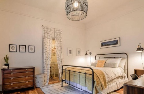 Earlewood Apartment | Queen Anne Eclectic Apartment