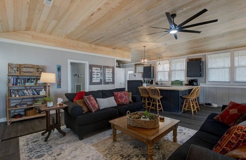 Ridgeway House | Quick Retreat- Lakefront lot, for family getaway, water activities or fishing!