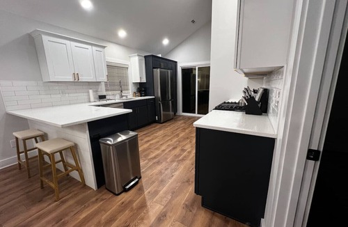 Sunset Beach Cottage | Quiet 2 Bedroom home near the Beach!