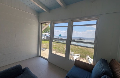 Lake Waccamaw House | Quiet, comfortable 2BD, 2BA waterfront/lakefront house with AC in Lake Waccamaw